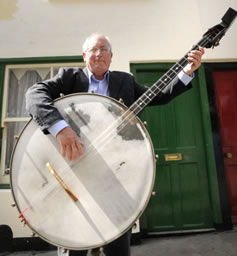 worlds largest banjo Richard Ineson