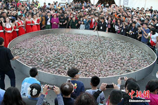 The World's Largest Crab Steamer Pot is 2.3 meters high, 1.5 meters deep and has a diameter of 6.6 meters.
