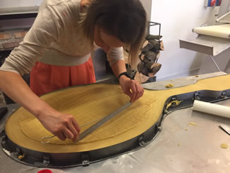  Great British Bake Off winner Frances Quinn has created the world's biggest Jammie Dodger style biscuit. The master baker from Market Harborough teamed up with Hambleton Bakery, from Exton, Rutland, to produce the 4ft 2 inches (127cm) long monster which weighed in at 26.76 kg.