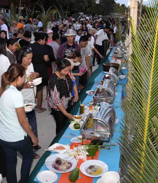 The Tourism Authority of Thailand together with Koh Samui's public and private sector organized a 2.5-kilometre-long beach buffet, free and open to the public, arranged on Chaweng Beach as part of the Samui Festival 2017, thus setting the new world record for the Largest buffet.