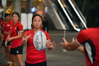 Twenty-one national players established a world record for most rugby passes in an hour by completing 4,002 at Asia Square. This surpassed the Guinness World Records mark of 2,336 set by Maccabi GB junior team in England in 2013. 