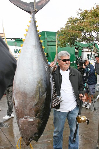102007_largest_tuna_caught_Michael_Livingston.jpg