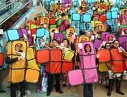 Hundreds of people helped set a new world record as they created the longest continuous line of human Tetris pieces, known as Tetriminos, at an event in Los Angeles. The event took place at Stan Lee's Comikaze Expo, named after the famous creator of Marvel Comics heroes such as the Amazing Spider-Man. The human chain of Tetriminos included 201 participants who donned costumes in the shape of colorful Tetris pieces at the Los Angeles Convention Center.