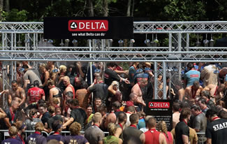 As part of its HappiMess? campaign to help everyone embrace mess as evidence of a life well-lived, Delta Faucet earned a world record title today in its home state of Indiana by helping 331 Warrior Dash participants simultaneously clean up in an innovative, outdoor showering station featuring 164 Delta H2Okinetic showerheads. 