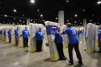 Aaron's, Inc. associates broke the GUINNESS WORLD RECORDS(TM) title for the Largest human mattress dominoes this week with CEO John Robinson starting the 1,200 mattress topple by pushing the first human domino at the Gaylord National Resort in Washington, D.C. Aaron's is donating all 1,200 mattresses to D.C.-area organizations: A Wider Circle, an organization focused on ending individual and family poverty, and to the Sasha Bruce and Wanda Alston youth homeless shelters. 