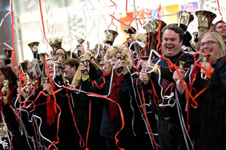The Salvation Army and Handbell Musicians of America set the new World Record for the largest handbell choir at Mall of America with 664 musicians performing together for the event. Handbell musicians came from 24 states and Canada and got together in the Rotunda to perform an original five minute piece.