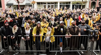 The cast of AMC's Comic Book Men helped set a new World Record title for the largest gathering of people dressed as Jay and Silent Bob.