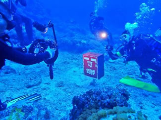  A resident of Taitung County's Green Island installed the world's deepest underwater mailbox.