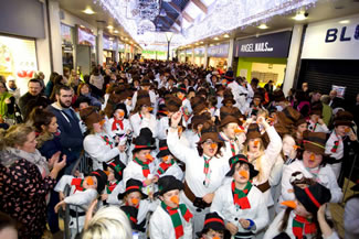 The people of Newry have broken the record for the world's largest gathering of people dressed as snowmen. The festive record was smashed at Buttercrane Shopping Centre. Newry sailed into the record books after it managed 398 people dressed as snowmen in one place.