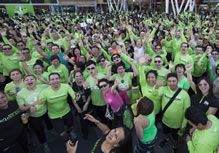  Nearly 4,000 people filled the Nokia Plaza in downtown Los Angeles as they secured a World Record. 