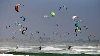 South Africa broke the Guinness world record for the largest parade of kitesurfers at an event when 415 kitesurfers took part in the Virgin Kitesurfing Armada 2016 in Table View.