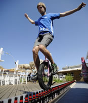 Lutz Eichholz riding unicycle on beer bottles world record