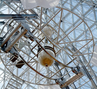 The hourglass, built at the Nima Sand Museum in Oda, is 5.2 meters tall and has a diameter of 1 meter. It began ticking on Jan. 1, 1991, using quartz sand from Yamagata Prefecture. One ton of the sand is designed to fall through the glass container over a year.