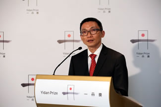 Charles Chen Yidan, founder of the Yidan Prize gave a speech at the press conference. The Prize aims to recognize and support change makers for their most forward looking innovation that can create sustainable impacts on education systems for a better future.