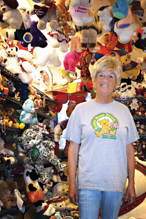 US Woman Sets World Record For Largest Teddy Bear Collection