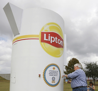 North Charleston Mayor Keith Summey poured the first glass of Lipton iced tea as the iconic tea brand announced it broke the Guinness World Records title for the Largest Iced Tea at the Be More Tea Festival in North Charleston, S.C. on Oct 24, 2015.