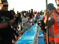  Hundreds of people gathered at Manurewa's Mountfort Park to take on the Guinness World Record for the longest icecream. More than 600 participants beat past efforts by scooping a giant 596.5-metre sundae.