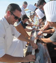  More than 600 people joined hands to make the 'World Longest Spring Roll'. This feat was accomplished under the aegis of Asia Pacific Onboard Travel, on the Da Nang beach. The fresh spring roll was made from 250kg of chicken and prawn and 200kg of rice vermicelli. It also had 50kg of rice paper, escarole lettuce and mint leaves. It weighed 500kg and 500m long. 