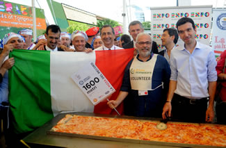 Made using 1.5 tonnes of mozzarella cheese and two tonnes of tomato sauce, the Worlds Longest Pizza weighed in at 5 tons and measured 1.59545 km. 