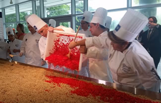 Peruvian chef Rosa Polo led a team in Miami in preparing the World's Largest Quinoa Salad. The team used more than 1,500 pounds of quinoa! 