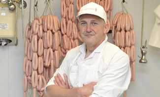  Tim Brown made 62 bangers in a minute - smashing the previous record of 54 set just last month by a Scottish butcher.