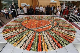  A new World Record has been set in Norway for the largest sushi mosaic - measuring an incredible 56.50 square metres and including a whopping 800 kg of salmon and 400 kg of rice. About 200 litre of rice vinegar, 480 kilogrammes of cucumber and 10 kg chives were also used in the attempt.
