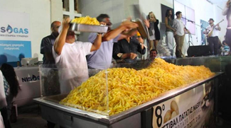  The island of Naxos in Greece broke the Guinness world record of largest serving of chips (fries/Tiganites Patates) at the 8th Annual Potato Festival on the island, which is renowned for its mouthwatering potatoes. It took more than 1,500 kilograms of potatoes, 22 huge caldrons, the hard work of 40 volunteers and the determination of a whole island.