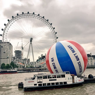 To celebrate the release of BAYWATCH in cinemas, a 20-meter large and 1 ton heavy BAYWATCH beach ball was floated on the river Thames in London.