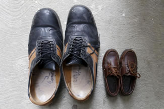 Jeison Orlando Rodriguez Hernandez has broken the Guinness World record for the largest feet. His right foot measures 1ft 3.79in (40.1066cm) and his left, 1ft 3.59in (39.5986cm).