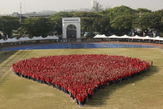  Nearly 5,000 people trooped to the Marikina Sports Center to participate in an event that hoped to increase awareness on the importance of blood donation. According to the Marikina Public Information Office, they have successfully formed the "Biggest Human Blood Drop" after a total of 4,817 people joined the activity of the Philippine Blood Center. 
