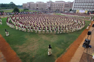 The 16-minute performance, has been adjudged the largest Thiruvathira ever held with a total of 6,582 girls and women in the age group of 10-75 participating in it. Along with 2,500 women and children from Kerala, women from 20 other states too took part in the event.