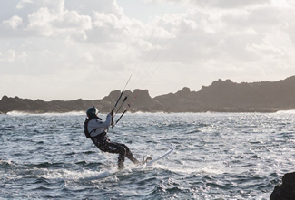 Portuguese kitesurfer Francisco Lufinha has completed an attempt to break the Guinness World Record for longest journey kitesurfing by a male.