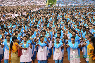 A total of 15,991 students from the Kalinga Institute of Social Sciences (KISS) performed laughter Yoga with Guru of Giggling Dr. Madan Kataria, thus setting setting the new world record for the Largest laughter Yoga Class, according to the World Record Academy.